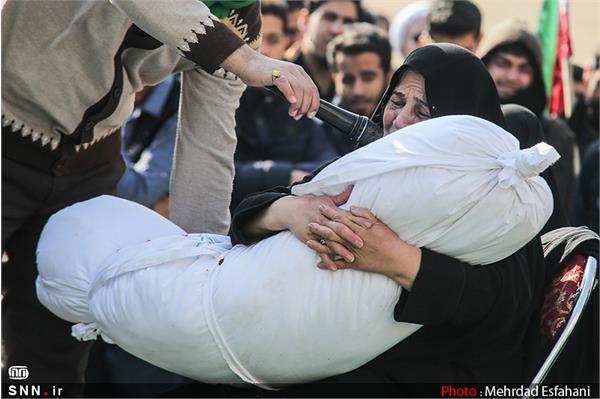 تشییع و تدفین شهید گمنام در کوی دانشگاه تهران 3