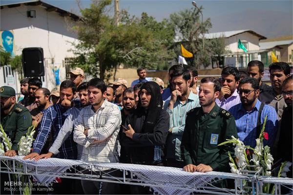 تشییع پیکر شهید گمنام در دهکده مقاومت تهران 16