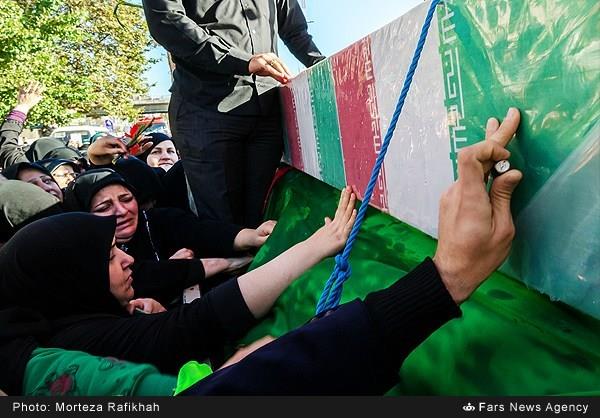 تشییع پیکر دو شهید گمنام در رشت 1