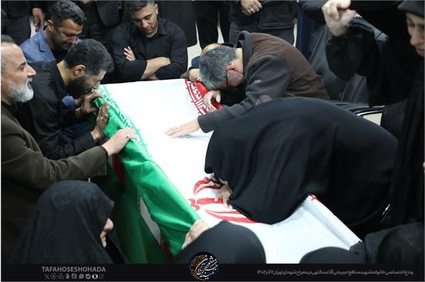 وداع با پیکر مطهر شهید مدافع حرم علی آقاعبداللهی 7 آذر 1402 6