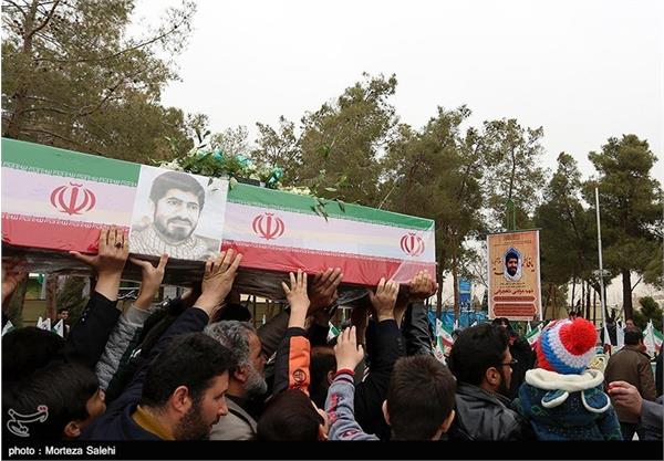 مراسم تشییع پیکر ۱۲ شهید دفاع مقدس در اصفهان 7