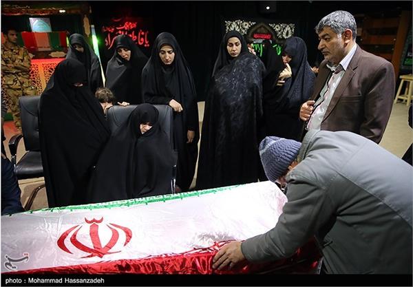 دیدار خانواده شهید تازه تفحص شده حسین سپهر با پیکر وی 22