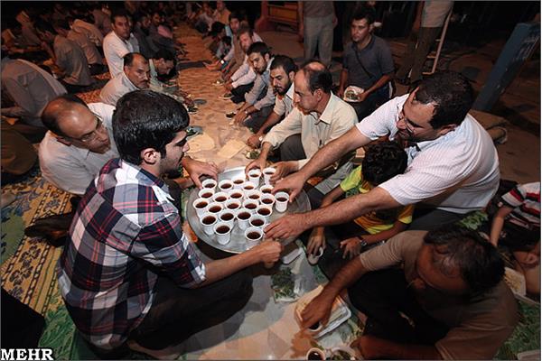 افطار در جوار مزار شهدای گمنام