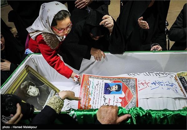 دیدار خانواده شهید تازه تفحص شده مهدی سیفی با پیکر وی 10