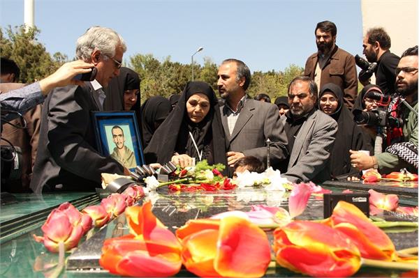 حضور خانواده شهید تازه شناسایی شده عباس امیری در باغ موزه 10