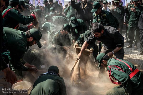 مراسم تشییع پیکر دو شهید گمنام در دانشکده شهید مطهری بسیج 32