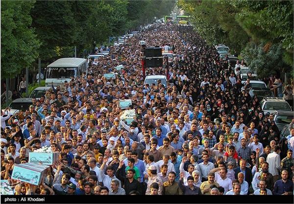 تشییع پیکر چهار شهید گمنام در اصفهان 5