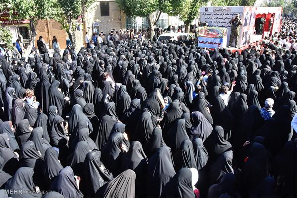 تشییع پیکر نه شهید دوران دفاع مقدس در شهرضا 7