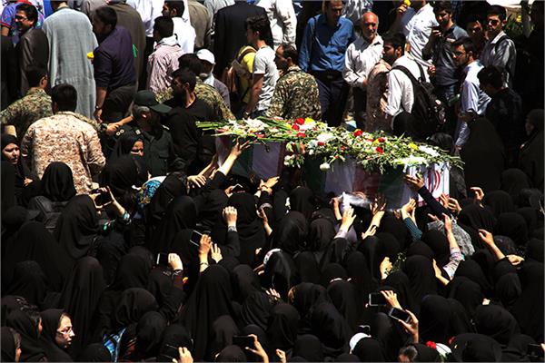 تشییع و خاکسپاری دو شهید گمنام در دانشگاه آزاد پرند 16