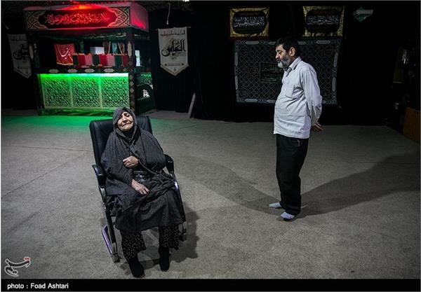 دیدار خانواده شهیدقربان نظری با پیکر فرزندشان 1