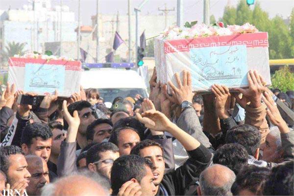 تشییع و خاکسپاری دو شهید گمنام در بندر گناوه-بوشهر