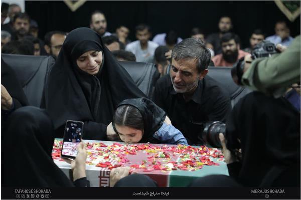 وداع با پیکر مطهر شهید مدافع حرم مهدی اکبرپور روشن 18 تیر 1402 4