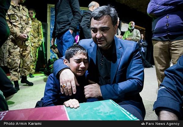 اولین دیدار خانواده شهید حیدری با فرزند شهیدشان 20