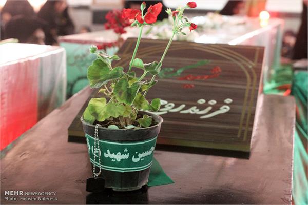 استقبال از ۸ شهید گمنام در فرودگاه بیرجند 7