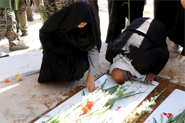 مراسم تشییع و تدفین دو شهید گمنام دفاع مقدس در شیراز 20