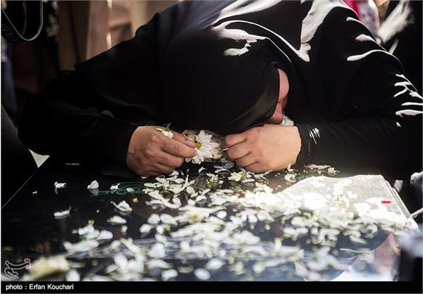 اولین دیدار خانواده شهید مرتضی محمد با فرزند شهیدشان 11