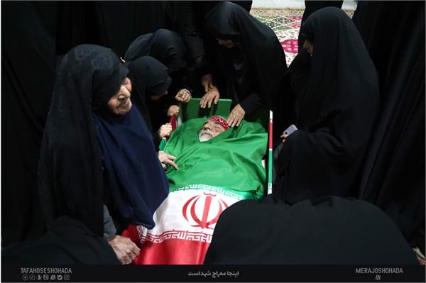 وداع با پیکرهای مطهر شهیدان آیت‌الله علی رازینی و حجت‌الاسلام محمد مقیسه - 30 دی 1403 5