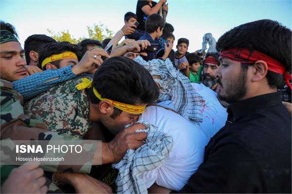 تشییع پیکر مطهر دو شهید گمنام در شاندیز 18