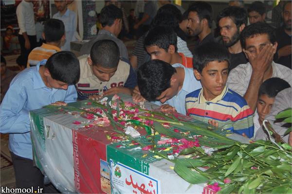 تشییع و خاکسپاری شهدای گمنام دانشگاه خلیج فارس بوشهر-27/2/89