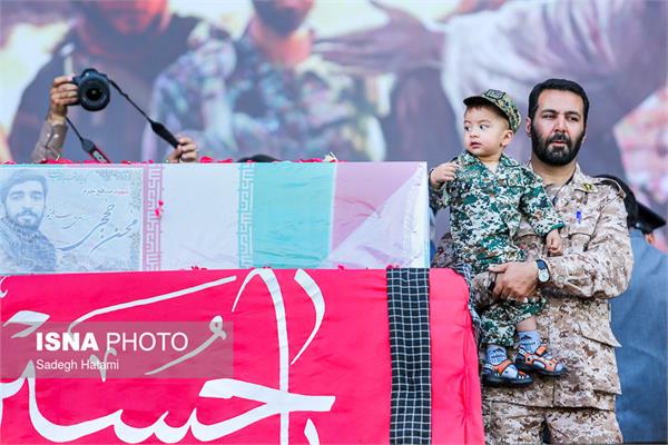 مراسم وداع با پیکر مطهر شهید محسن حججی - حرم مطهر رضوی 15