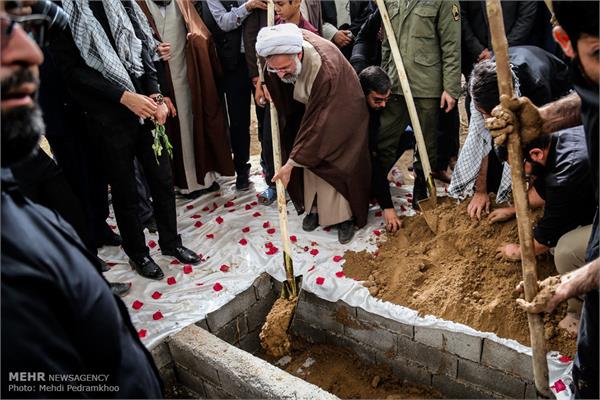 مراسم تشییع و تدفین دو شهید گمنام در دانشگاه پیام نور مرکز اهواز 20