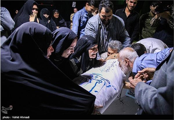 نخستین دیدار خانواده شهید علیرضا بدرخانی بعد از ۲۸ سال با پیکرش 1