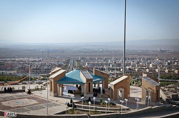 غبار روبی مزار شهدای گمنام شهر جدید پرند