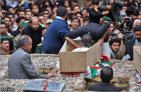 تشییع و خاکسپاری شهدای گمنام در اردکان یزد