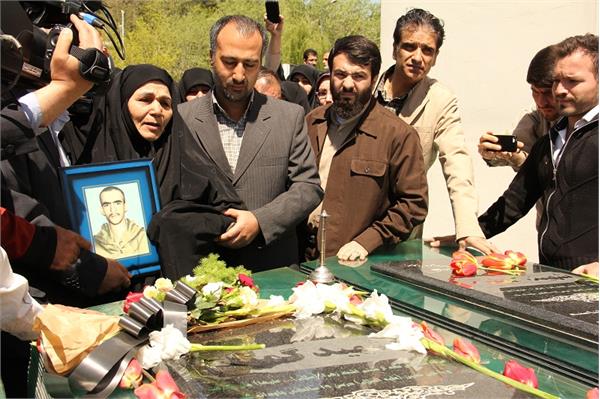 حضور خانواده شهید تازه شناسایی شده عباس امیری در باغ موزه 6