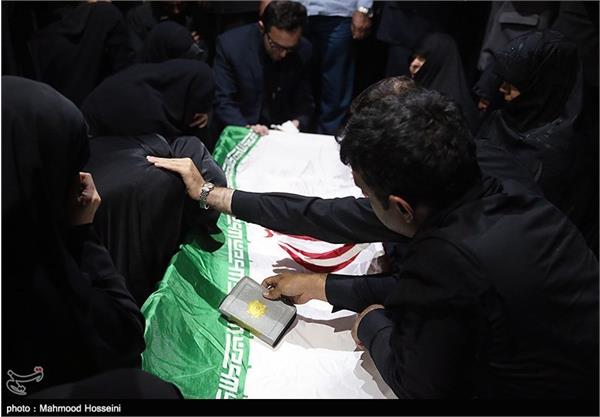 حضور خانواده سردار شهید حسین همدانی در معراج شهدا 6
