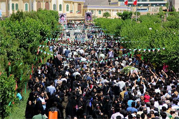 تشییع و خاکسپاری دو شهید گمنام در دانشگاه آزاد پرند 15