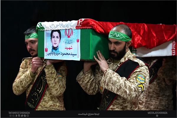 وداع با پیکر مطهر بسیجی تازه تفحص شده "سید محمود میربابایی" - 16 بهمن 1403 10