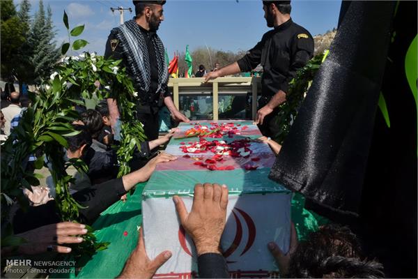 مراسم تشییع پیکر سه شهید گمنام در خرم آباد 3