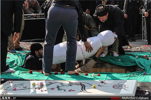 تشییع و تدفین شهید گمنام در کوی دانشگاه تهران 2