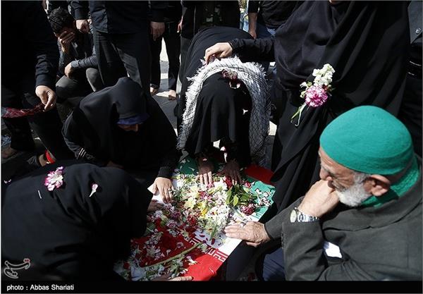 تشییع و تدفین شهید گمنام ۱۹ ساله در کرج 11