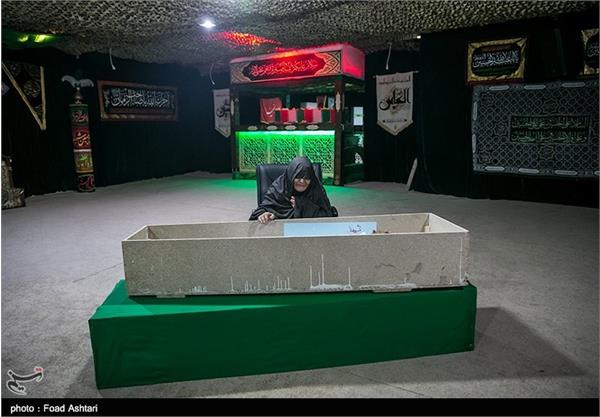 دیدار خانواده شهیدقربان نظری با پیکر فرزندشان 13