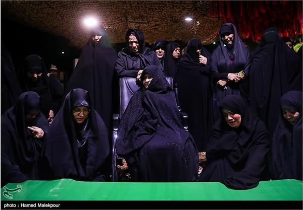 دیدار خانواده شهید علیرضا نوروزی با پیکر وی پس از ۳۵ سال 1