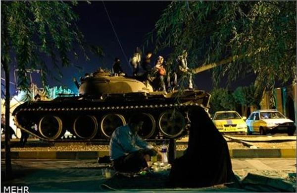 افطاری در جوار مزار شهدای گمنام