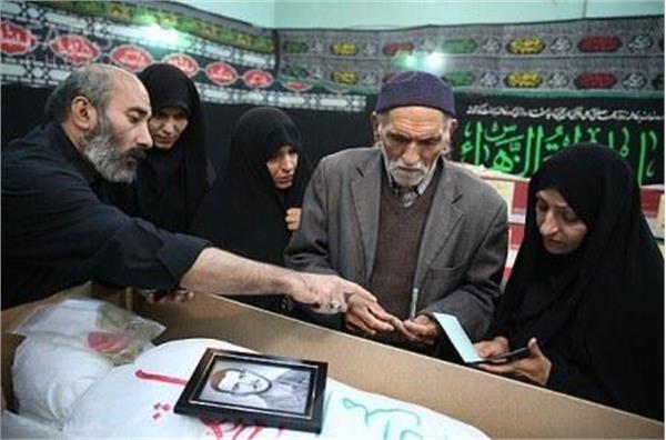 احراز هویت شهید امرالله فیضی با حضور خانواده شهید