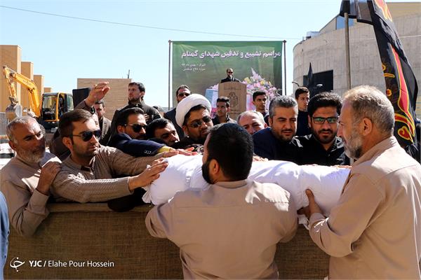 مراسم تشییع و تدفین دو شهید گمنام دفاع مقدس در شیراز 17