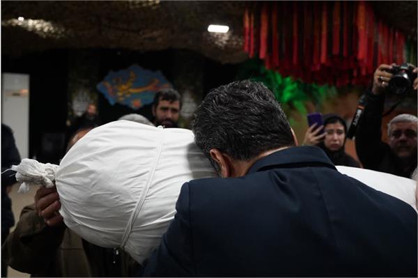 وداع با پیکر مطهر بسیجی تازه تفحص شده "محمدرضا خانه عنقا" - 8 بهمن 1403 5