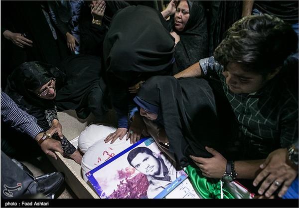 دیدار خانواده شهید سیدیحیی سیدی با پیکر فرزندشان پس از ۳۰ سال 9