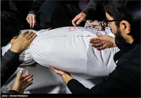 دیدار خانواده شهید تازه تفحص شده مهدی سیفی با پیکر وی 11