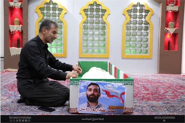 وداع با پیکر مطهر شهید مدافع حرم مهدی اکبرپور روشن 18 تیر 1402 6