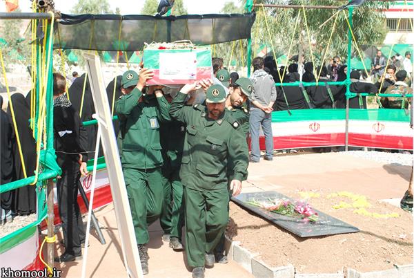 تشییع و خاکسپاری شهدای گمنام دانشگاه آزاد اسلامی اردستان استان اصفهان-12/7/89