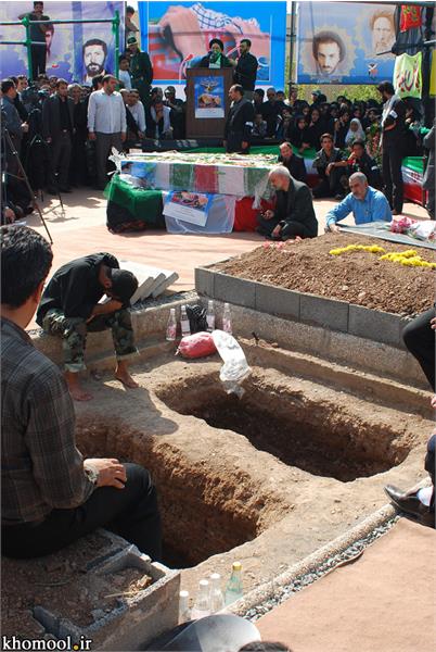 تشییع و خاکسپاری شهدای گمنام دانشگاه آزاد اسلامی اردستان استان اصفهان-12/7/89