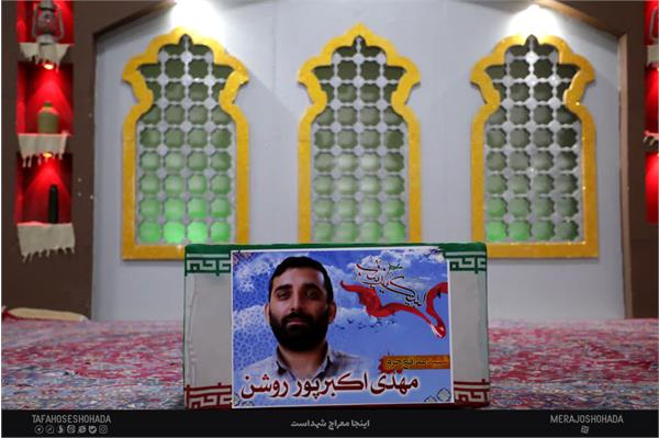 وداع با پیکر مطهر شهید مدافع حرم مهدی اکبرپور روشن 18 تیر 1402 9