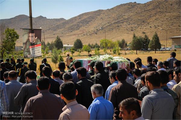 تشییع پیکر شهید گمنام در دهکده مقاومت تهران 2