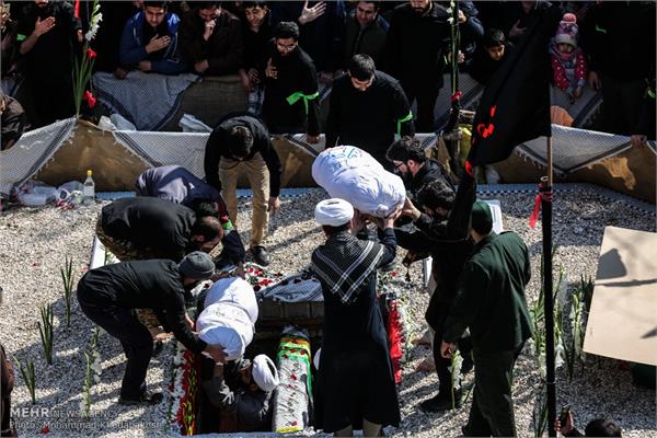 مراسم تشییع و تدفین پیکر دو شهید گمنام در مدرسه علمیه مروی 28