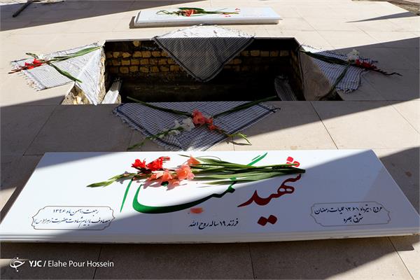 مراسم تشییع و تدفین دو شهید گمنام دفاع مقدس در شیراز 2